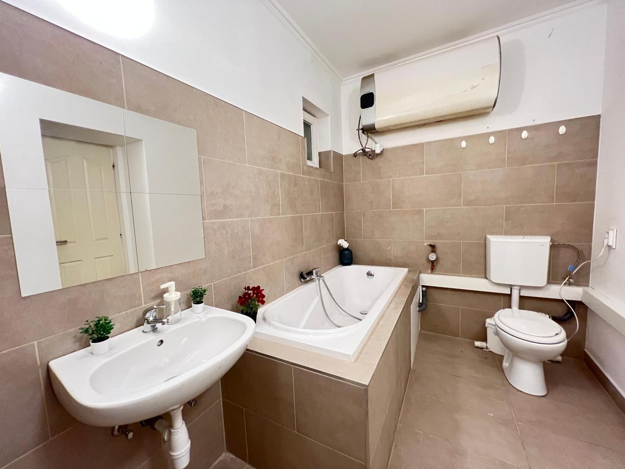 בודפשט Baross Apartment With Convenience And Style מראה חיצוני תמונה